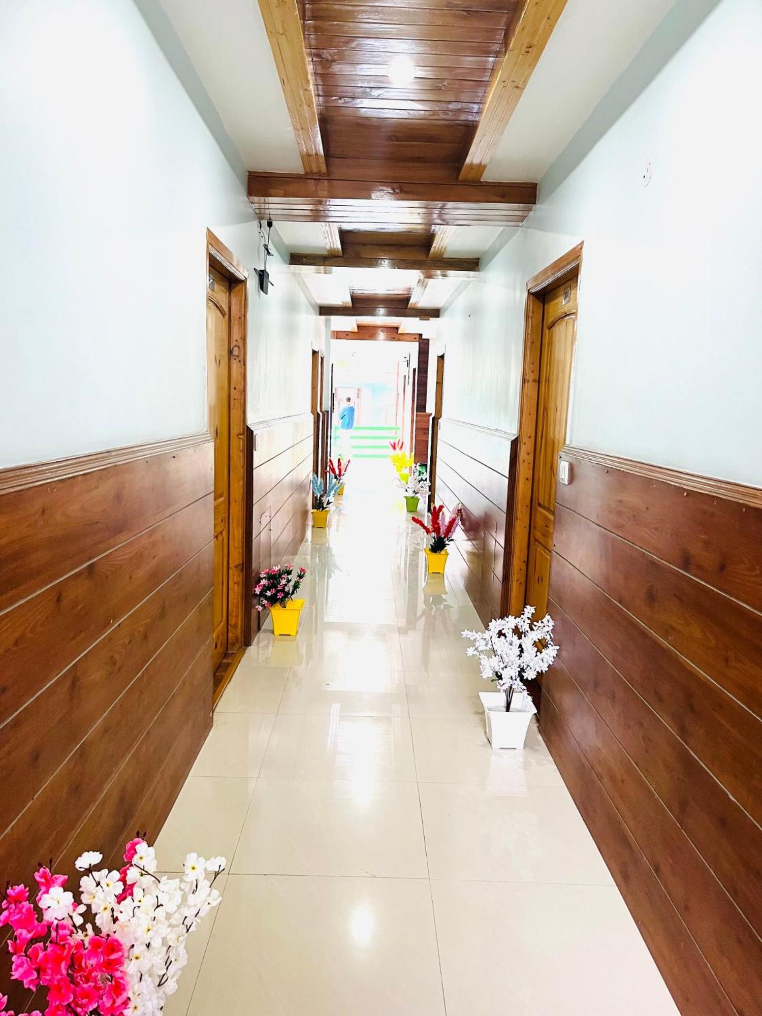 Vista Resort, Manali - ! Near Mall Road !! Hot & Cold Ac Rooms !! Best Selling !! Big Parking !! Luxury Collection !! Open Terrace !! Lift !! Playing Zone !! Property Of The Year ! Exterior photo
