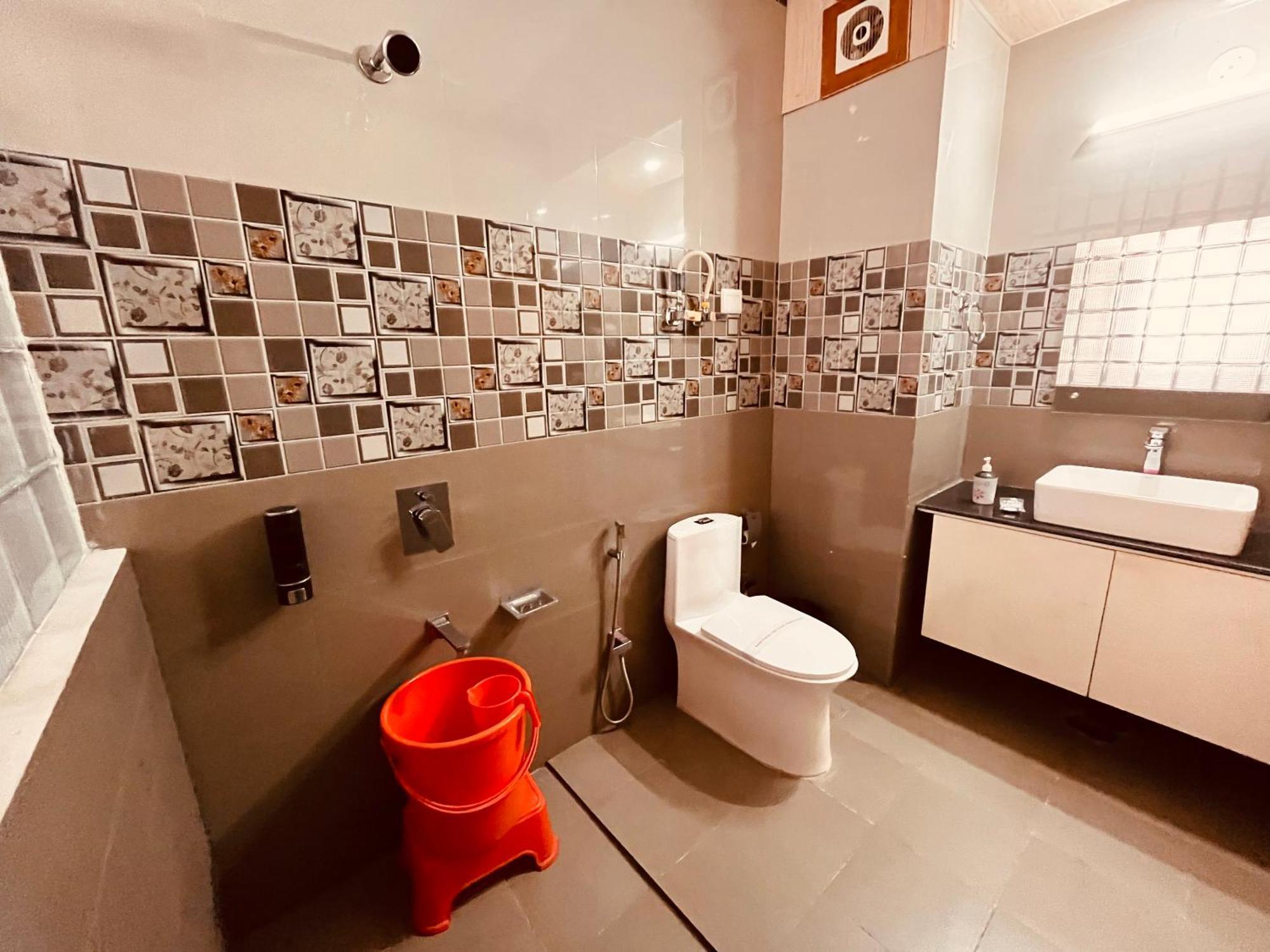 Vista Resort, Manali - ! Near Mall Road !! Hot & Cold Ac Rooms !! Best Selling !! Big Parking !! Luxury Collection !! Open Terrace !! Lift !! Playing Zone !! Property Of The Year ! Exterior photo